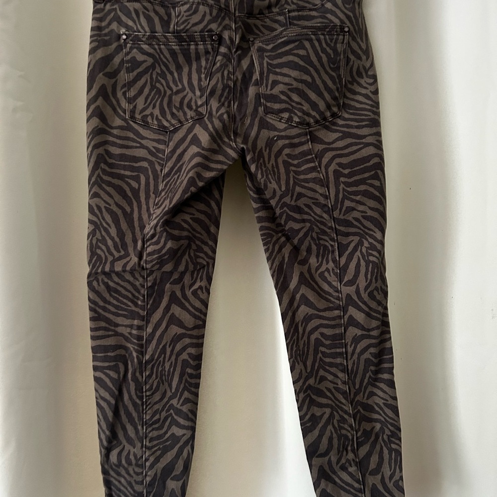 White House/Black Market The Skinny Crop Mid Rise Jeans: size 2S - Picture 4 of 5